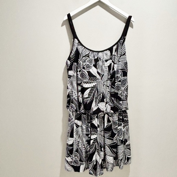 MAXINE OF HOLLYWOOD Women’s Black White Botanical Print Modest Swimsuit Size 22W - Picture 1 of 10